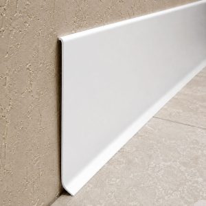Високий білий накладний плінтус для підлоги AlumForYou В-3100W, висота 100 мм. Довжина 2,5 м.