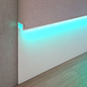 Білий плінтус скритого монтажу з підсвіткою AlumForYou В-4100W, висота 100 мм. Довжина 2,5 м.