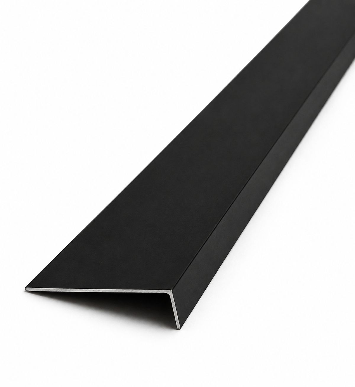 Алюминиевый черный разносторонний уголок 60×10×1.5. Длина 3,0 м.