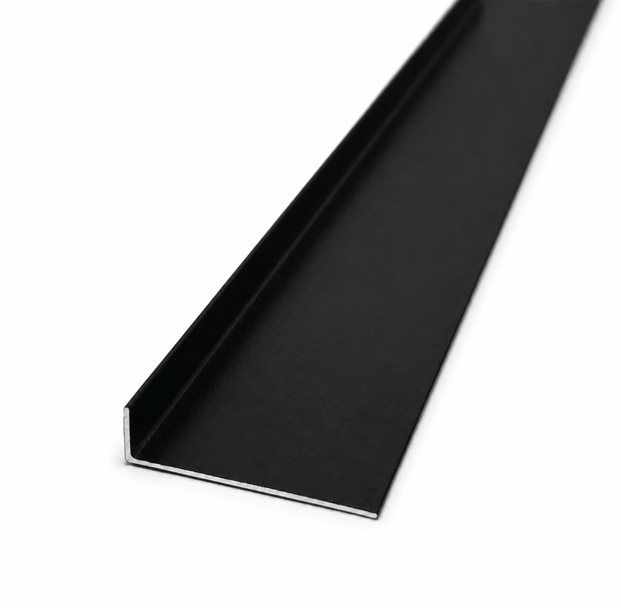 Алюминиевый черный разносторонний уголок 50×15×1.5. Длина 3,0 м.