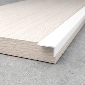 Алюмінієвий білий різнобічний кут 20×10×1. Довжина 3,0 м.